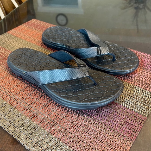 NIB Sketcher On The Go “Cove” Thong Sandals Size 10 - Picture 3 of 10